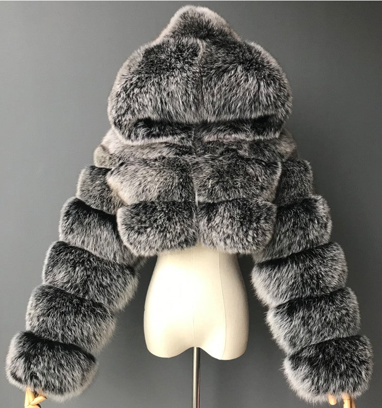 Manteau court à capuche en fausse fourrure