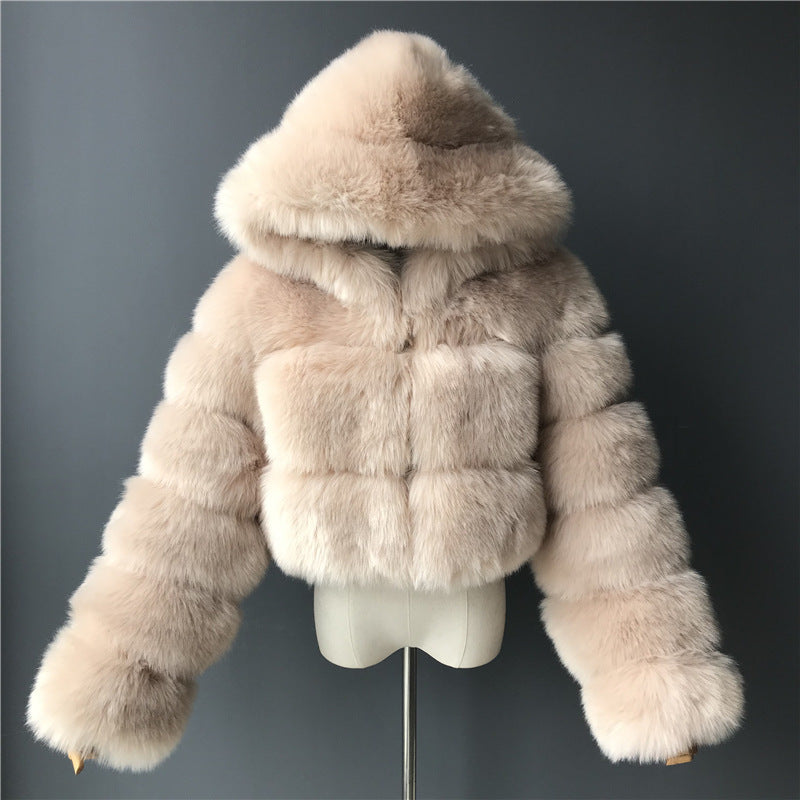 Manteau court à capuche en fausse fourrure