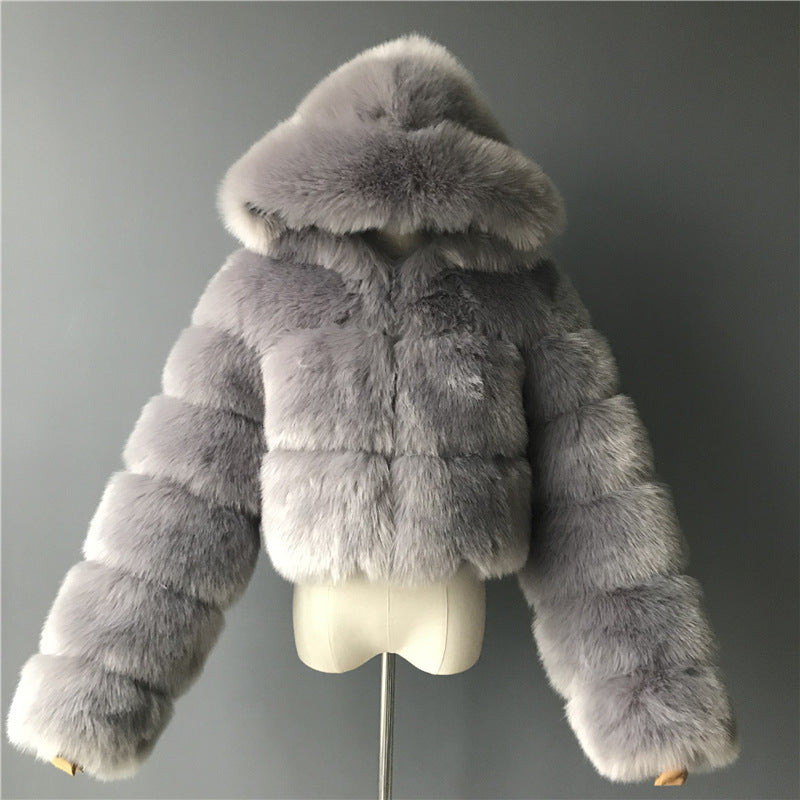 Manteau court à capuche en fausse fourrure